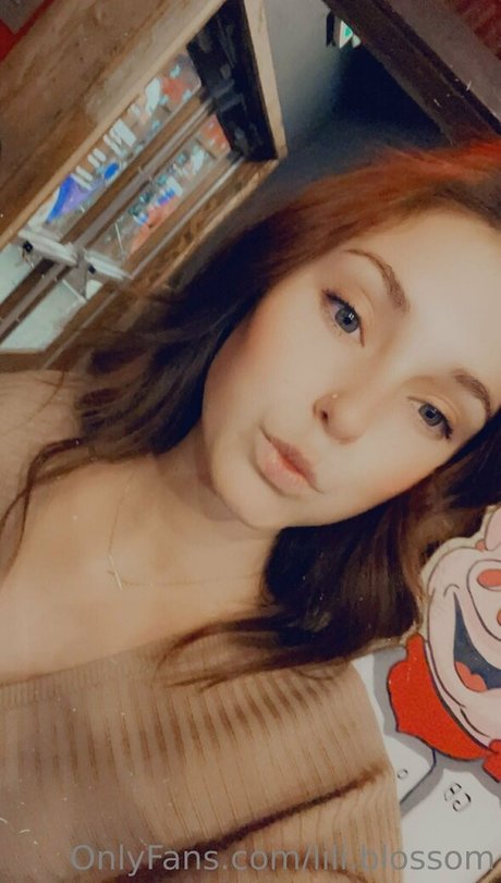 lili blossom high quality actress photo