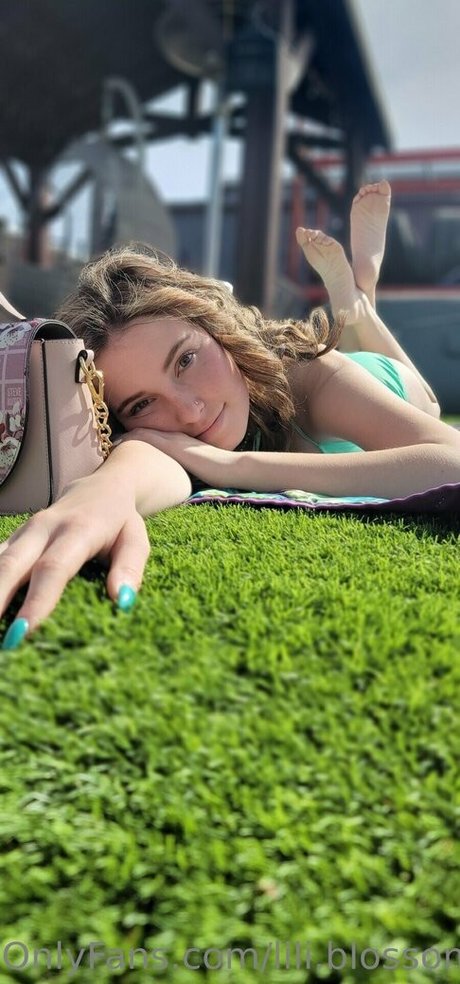 lili blossom naked star photo