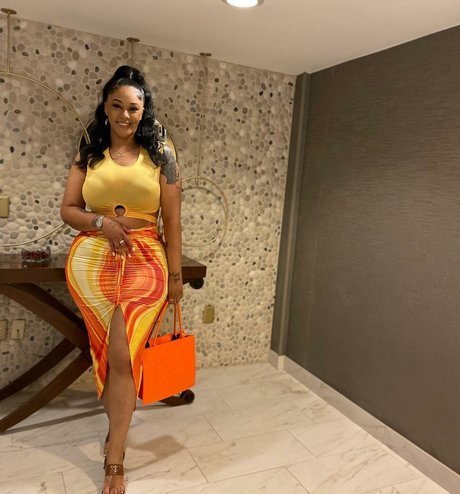 Nunu Nellz pornstar nude galleries