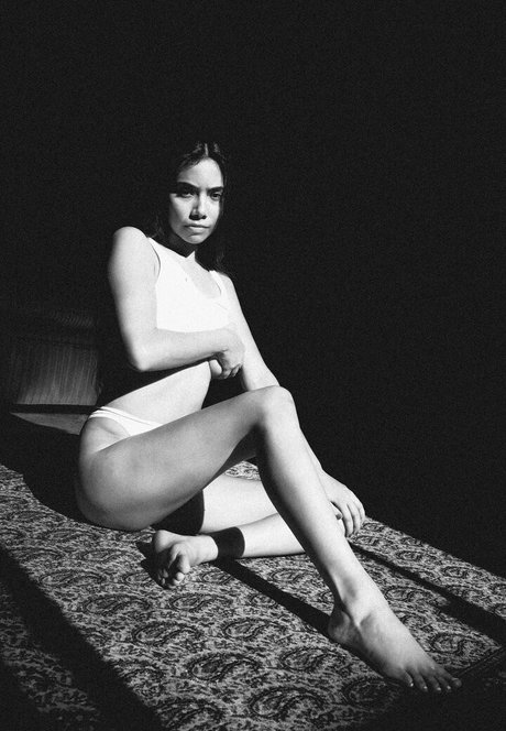 Desiree Flores model free pics