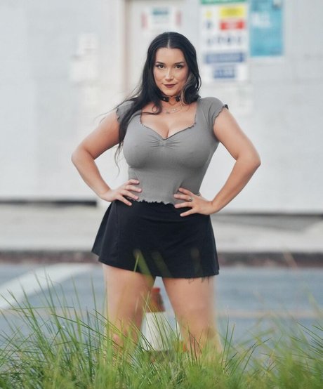 Moriah Lynne pretty actress img