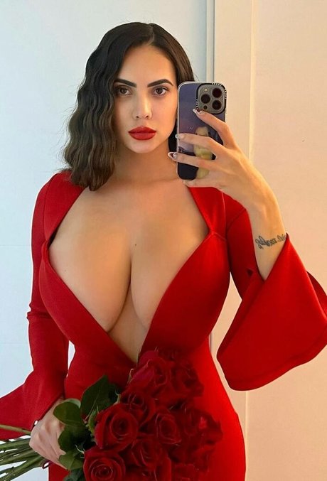 Sanna Meira beautiful model pics