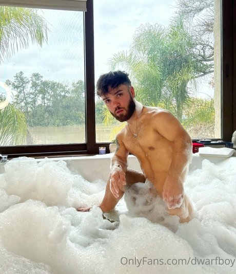 pekehottie model exclusive image