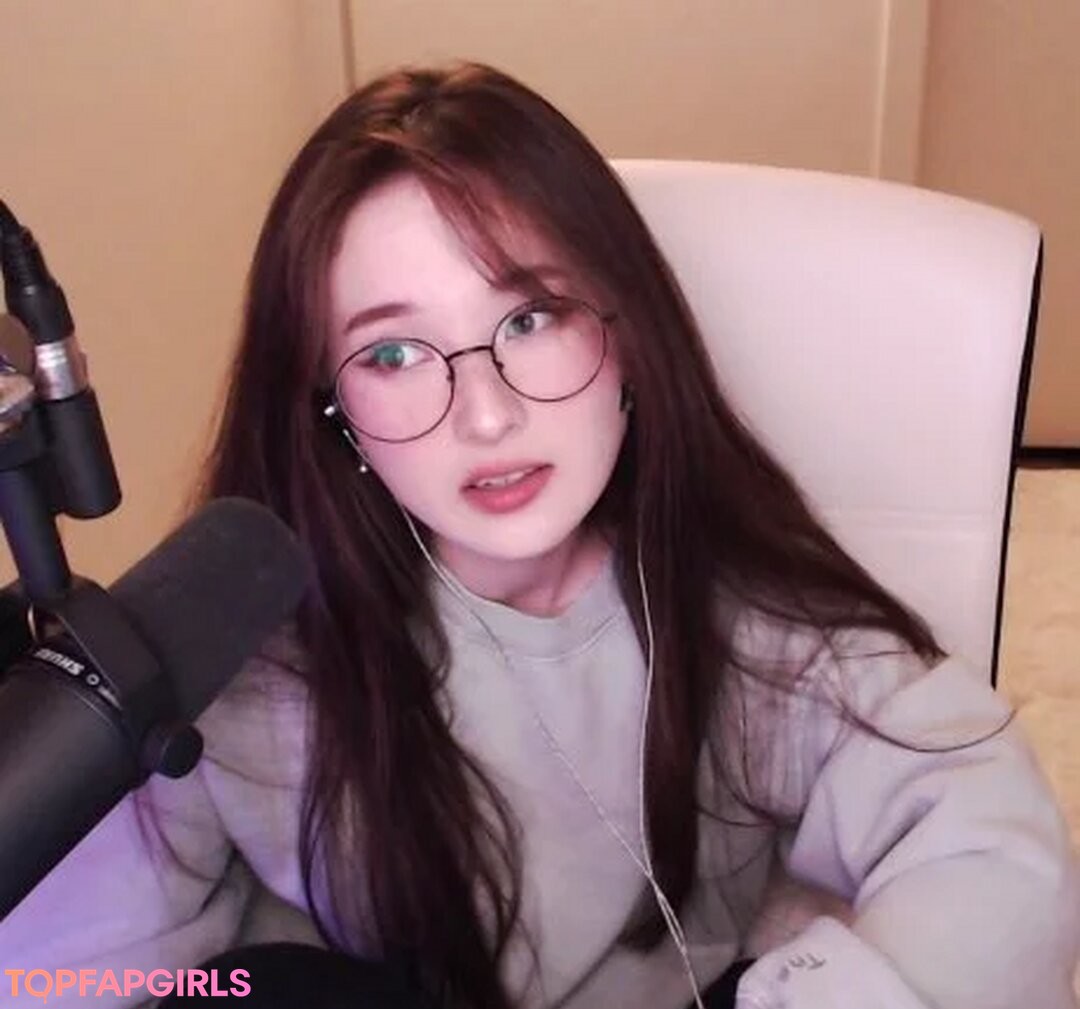 Tinakitten top model images