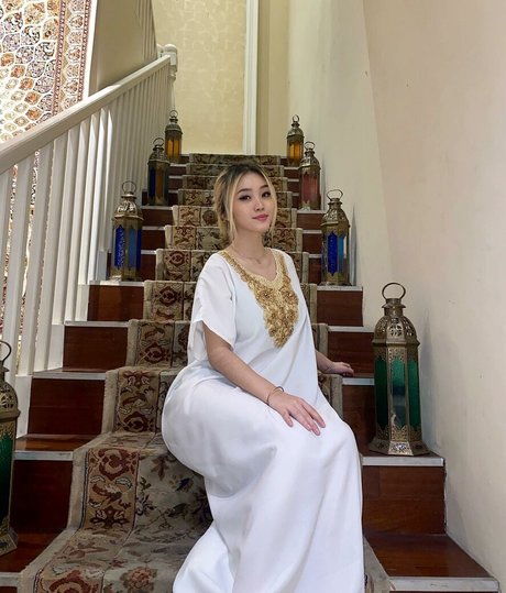 curvy blonde onlyfans nude images