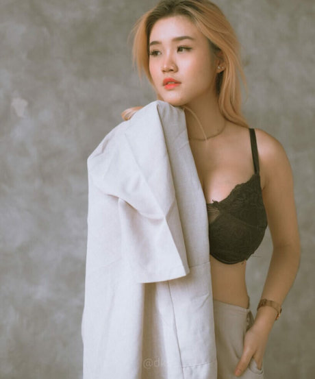 Anastasya Khosasih sexy model photos