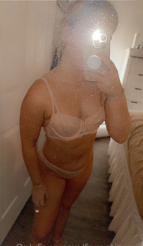 favpetitegal star high quality pic