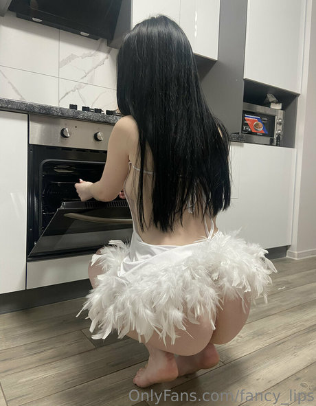 fancy lips model erotic pics