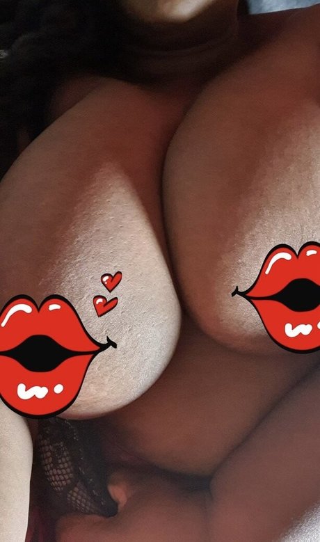 Bustymalone sexy actress photo