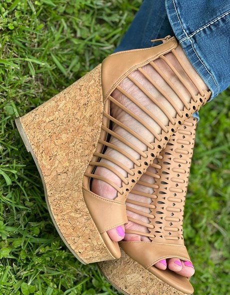 wifeyassandfeet model best archive