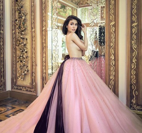 Ivana Alawi art star photo