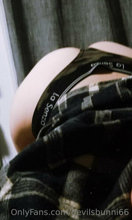 devilsbunni66 perfect model picture