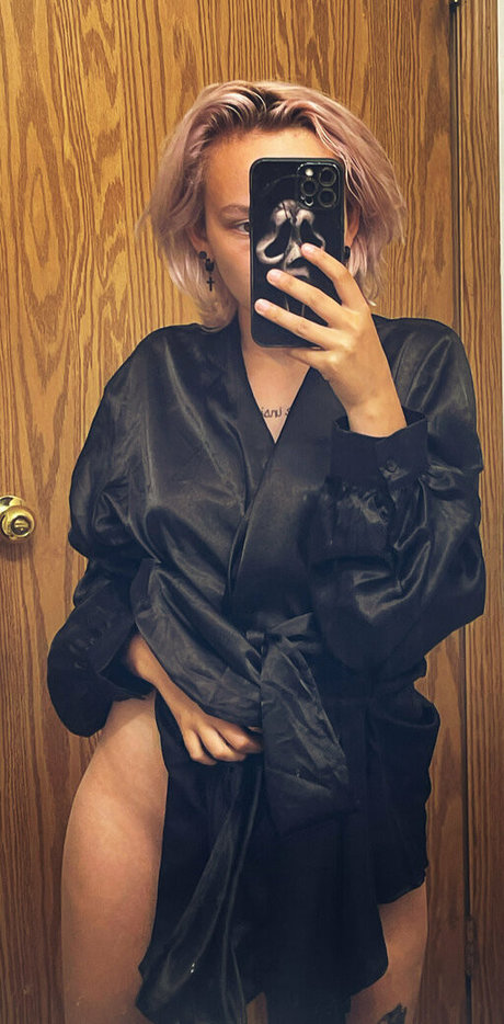 devilsbunni66 model porn images