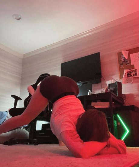 finnlewisxxx pornographic star pic