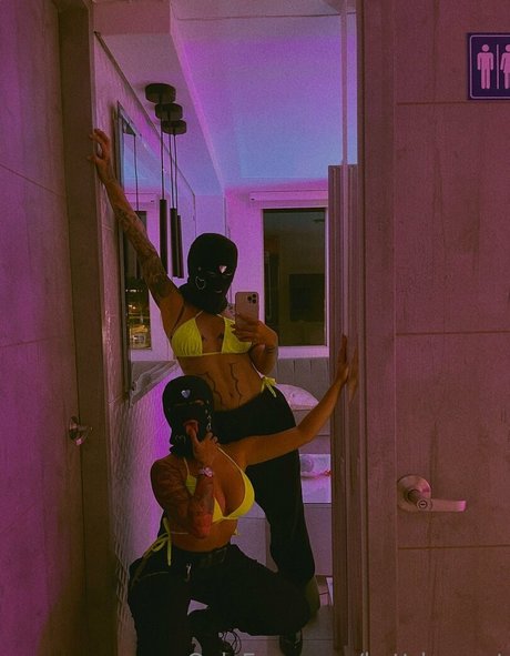 DElettraa naked model images