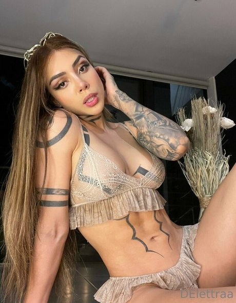 DElettraa high quality actress images