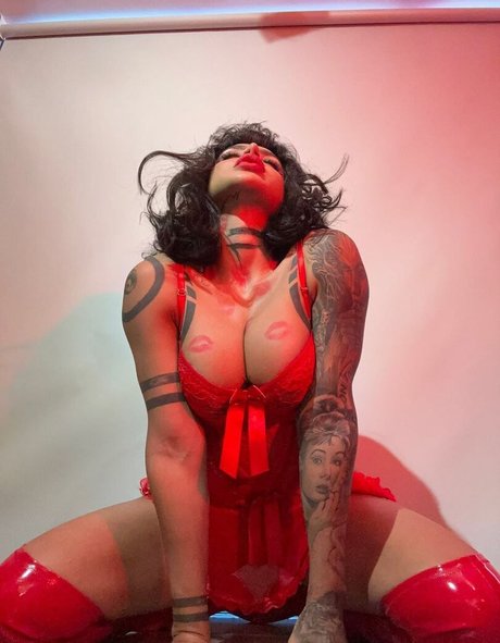 DElettraa pretty actress pictures