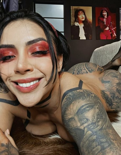 DElettraa sexy star pictures