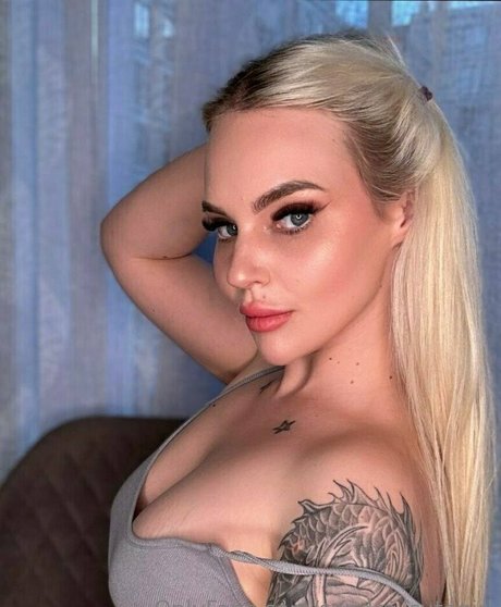 sandra cutegirl pornstar erotic photos