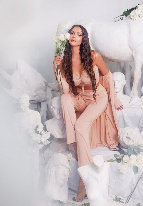 Oriola Marashi beautiful actress gallery