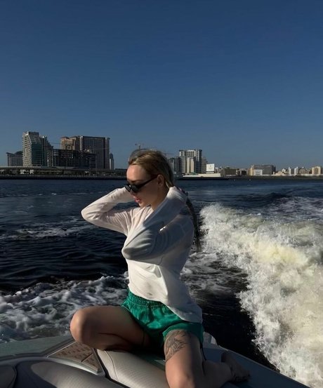 Diana Shurygina adult model pic