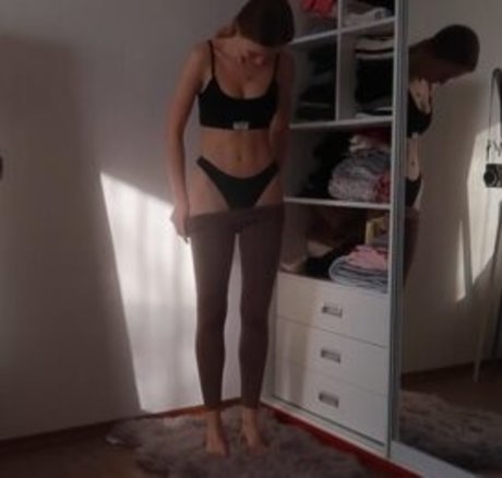 Mary Lvk star erotic image