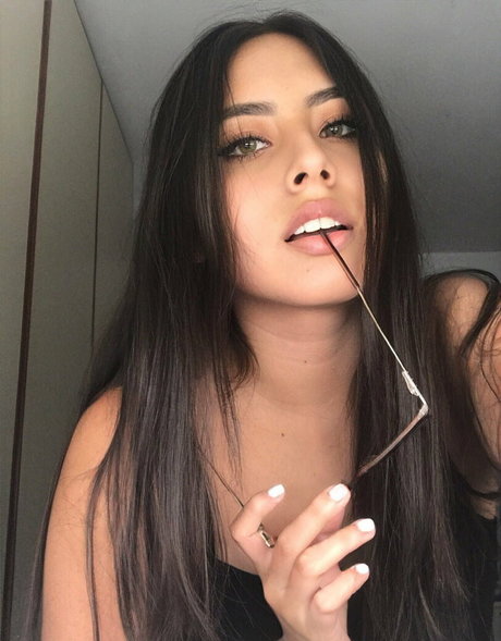 naughtylatinagirl model xxx picture