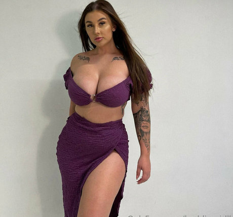 baddie girlll perfect model img