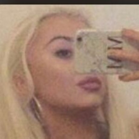 Momain exclusive pornstar picture