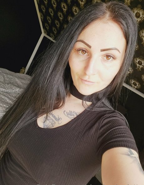 cheeky charlotte perfect star img