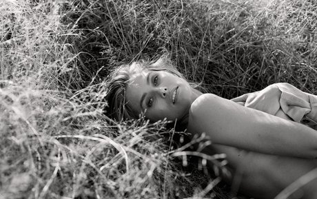 Natalie Jayne Roser hot actress images