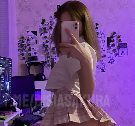 disi asakura nude actress photo