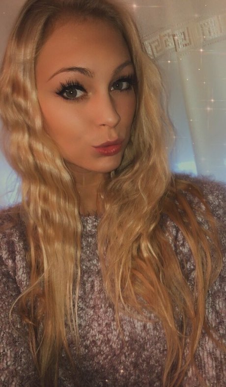 siswet19 erotic star photo