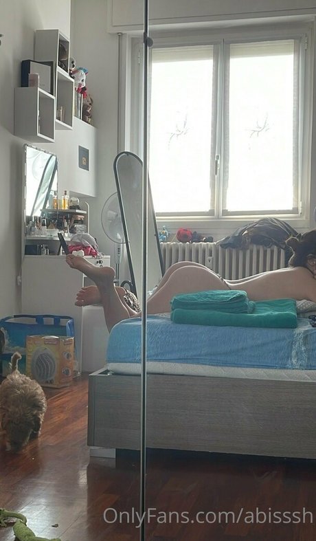 Abisssh sexy actress pictures