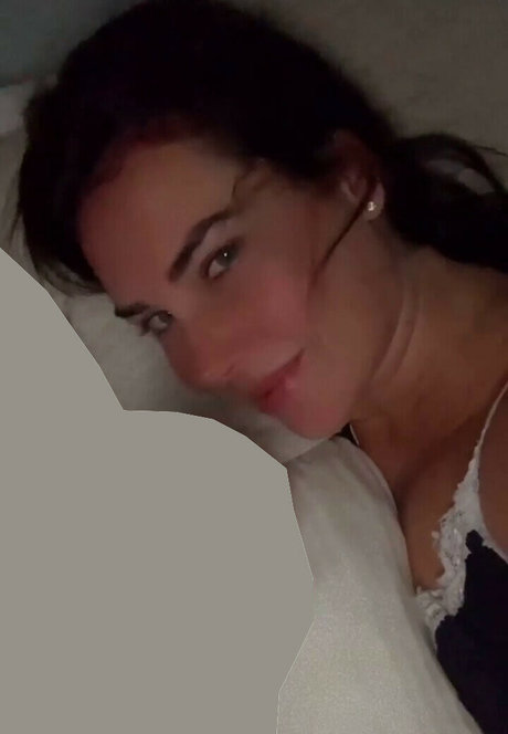 Larissa Erthal model adult galleries