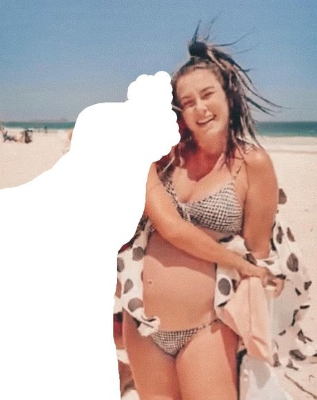 Larissa Erthal nude star pic