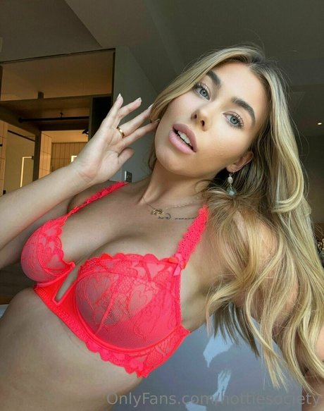 hottiesociety model pornographic photos