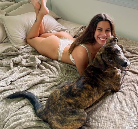 Fernanda Mota Farhat art model pic