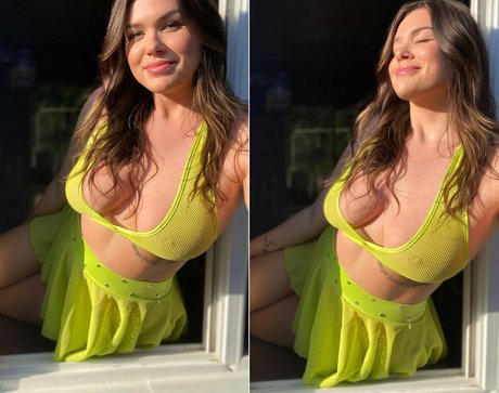 Barista Cassi_ model pornographic image