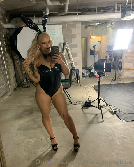 Shazza McKenzie top model pic