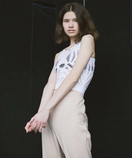 Evelin nude model pictures