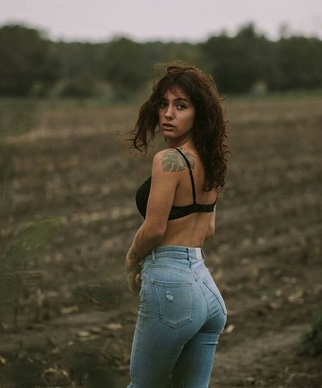 Deeperse model naked img