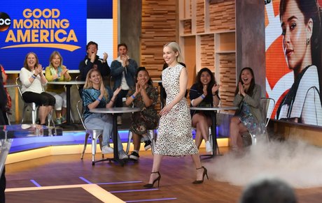 Emilia Clarke sexy actress photos