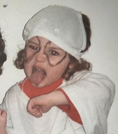 Emilia Clarke naked actress photos