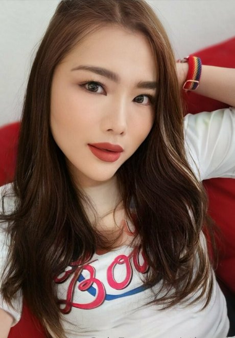 xtinarob erotic actress galleries