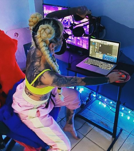 marizombie666 star pretty pic