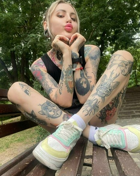 marrllaa naked model pic