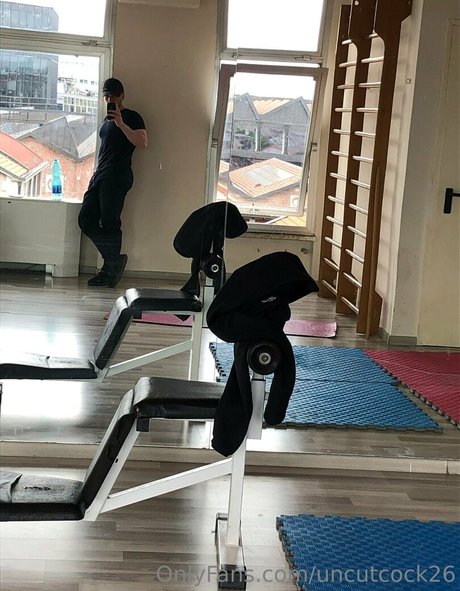 uncutcock26 beautiful model images