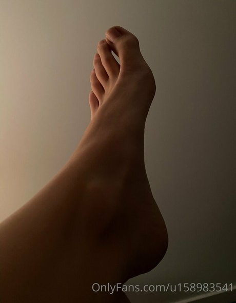 barefootlibran top model photo