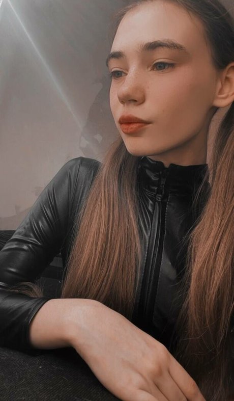 Sowa Valeri sexy star pictures